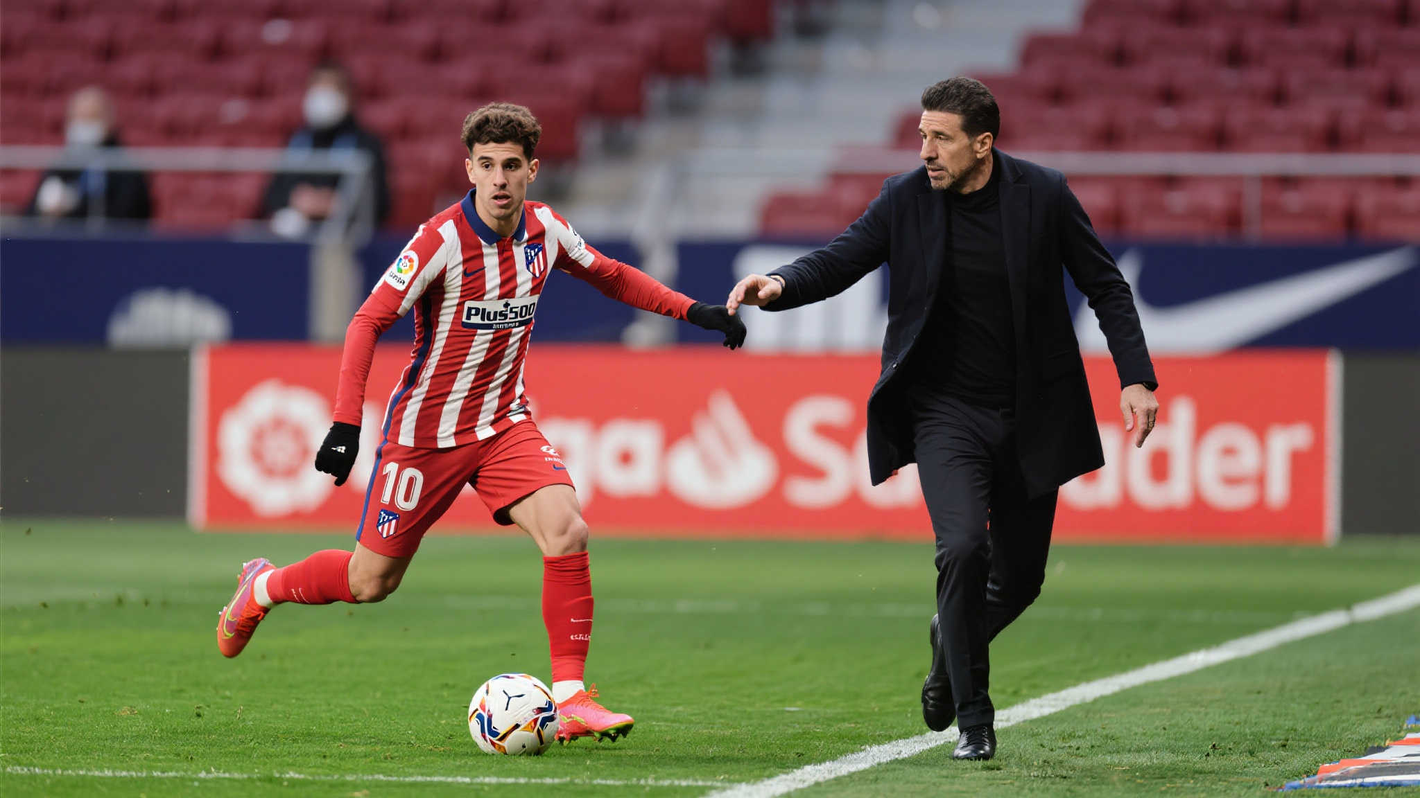 葡萄牙媒体:马德里竞技优先考虑哲凯赖什,转会费成关键因素 据悉,西蒙尼教练对他十分看重,希望通过引入这样一名